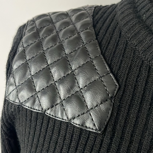 The Kooples Black Knit Quilted LeatherShoulder Patch Cropped Sweater sz 3/Large - Picture 8 of 15